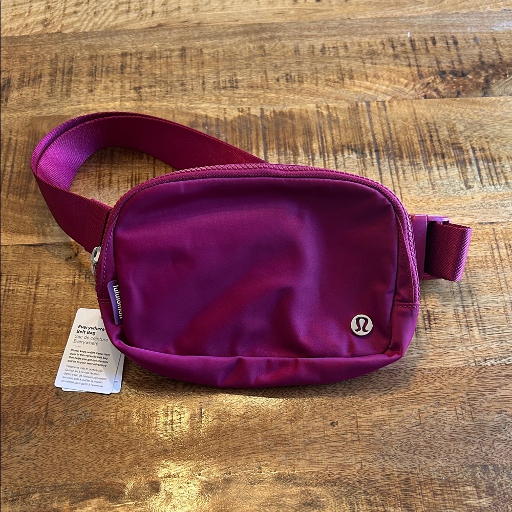 Lululemon Everywhere Belt Bag 1L Wild Berry - Picture 4 of 9